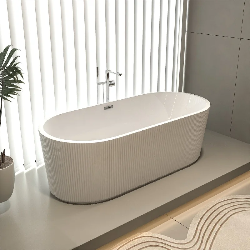 Freestanding Bathtub With Chrome Overflow